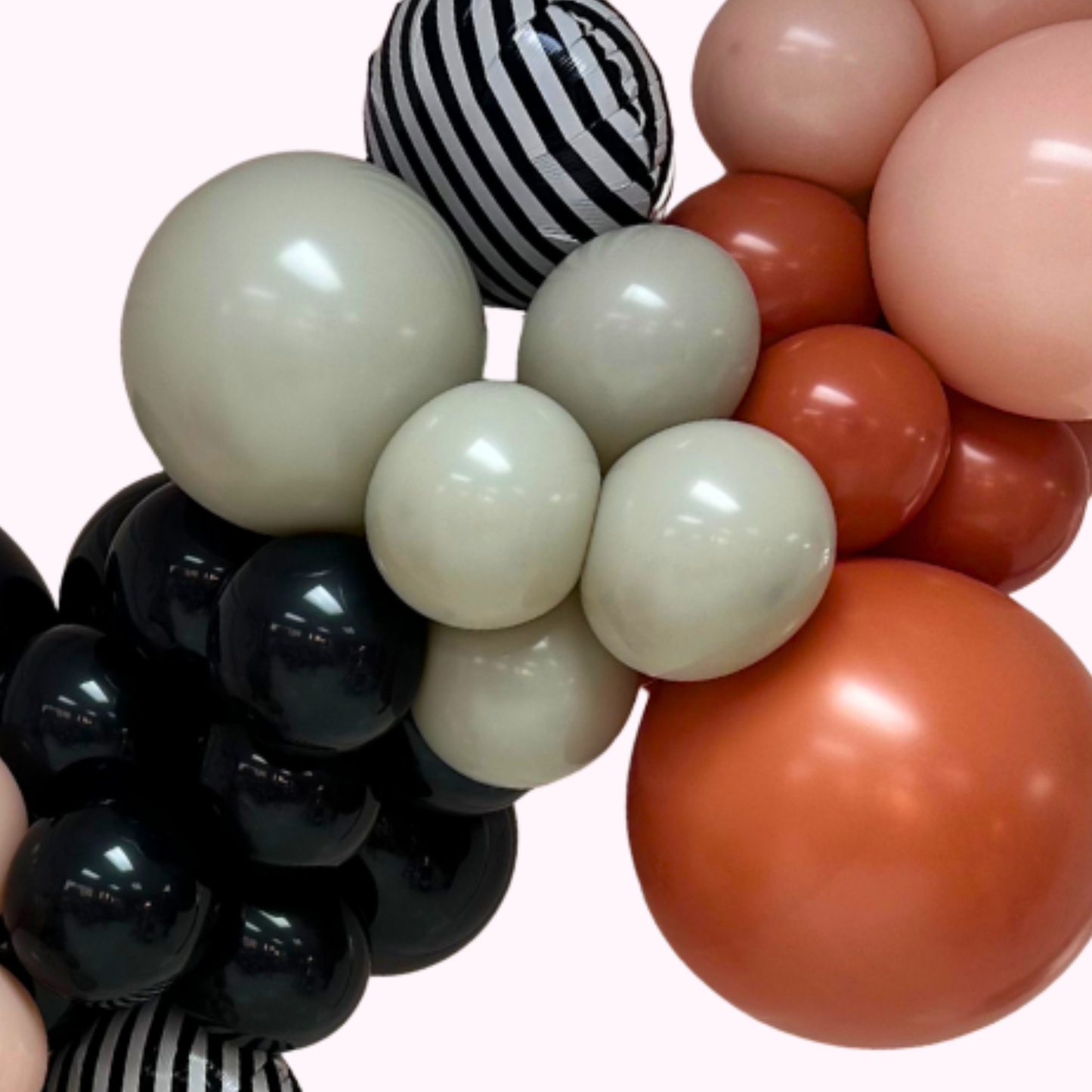 Creepin' It Cozy Balloon Garland Kit