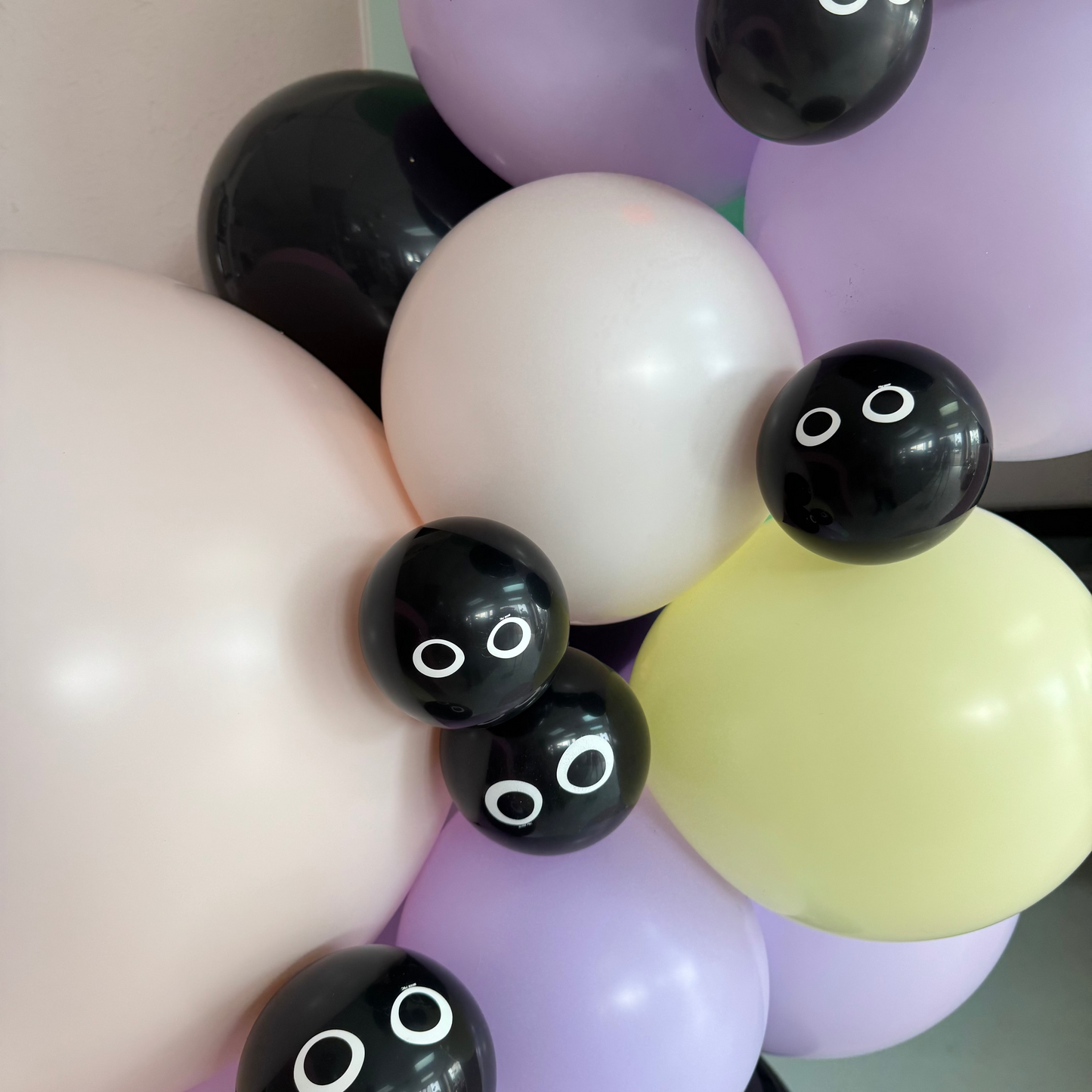 Bubblegum Boo! Balloon Garland Kit