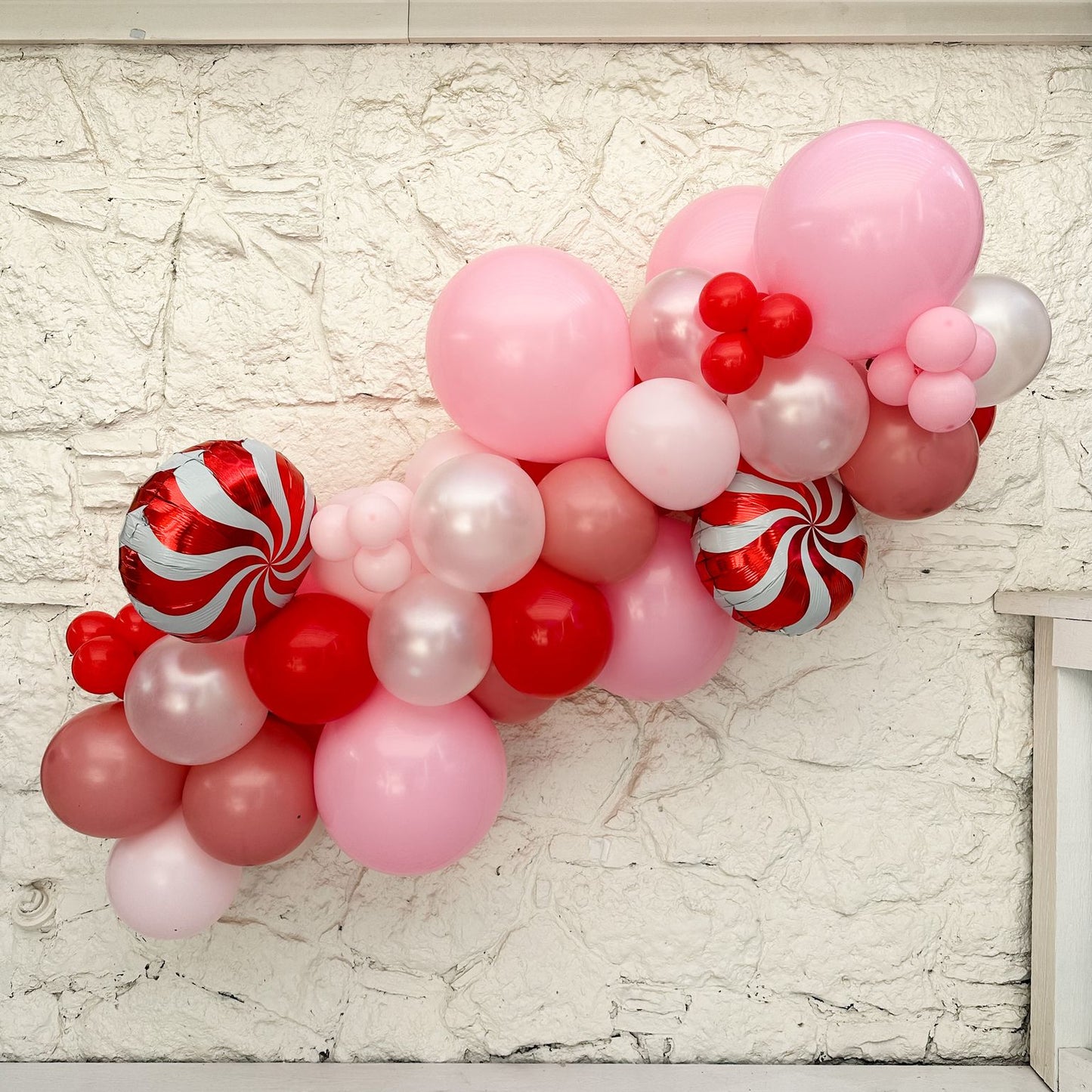 On Christmas We Wear Pink Balloon Garland Kit